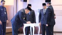 Gubernur Babel Hidayat Arsani mengukuhkan Dedi Yudistira sebagai Kepala BPKP Babel.