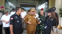 Gubernur Kepulauan Bangka Belitung (Babel) Hidayat Arsani meninjau smelter PT Tinindo Internusa di Pangkalpinang, Selasa (30/9/2025).