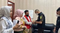 Kejari Bengkulu menetapkan Anggota DPRD Kota Bengkulu, PH, sebagai tersangka korupsi penjualan kios Pasar Panorama dan pemerasan.