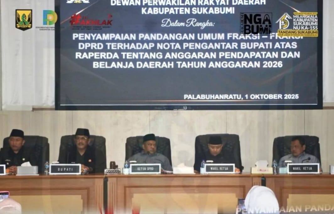 Rapat Paripurna DPRD 2025 membahas pandangan fraksi terhadap Raperda APBD 2026.
