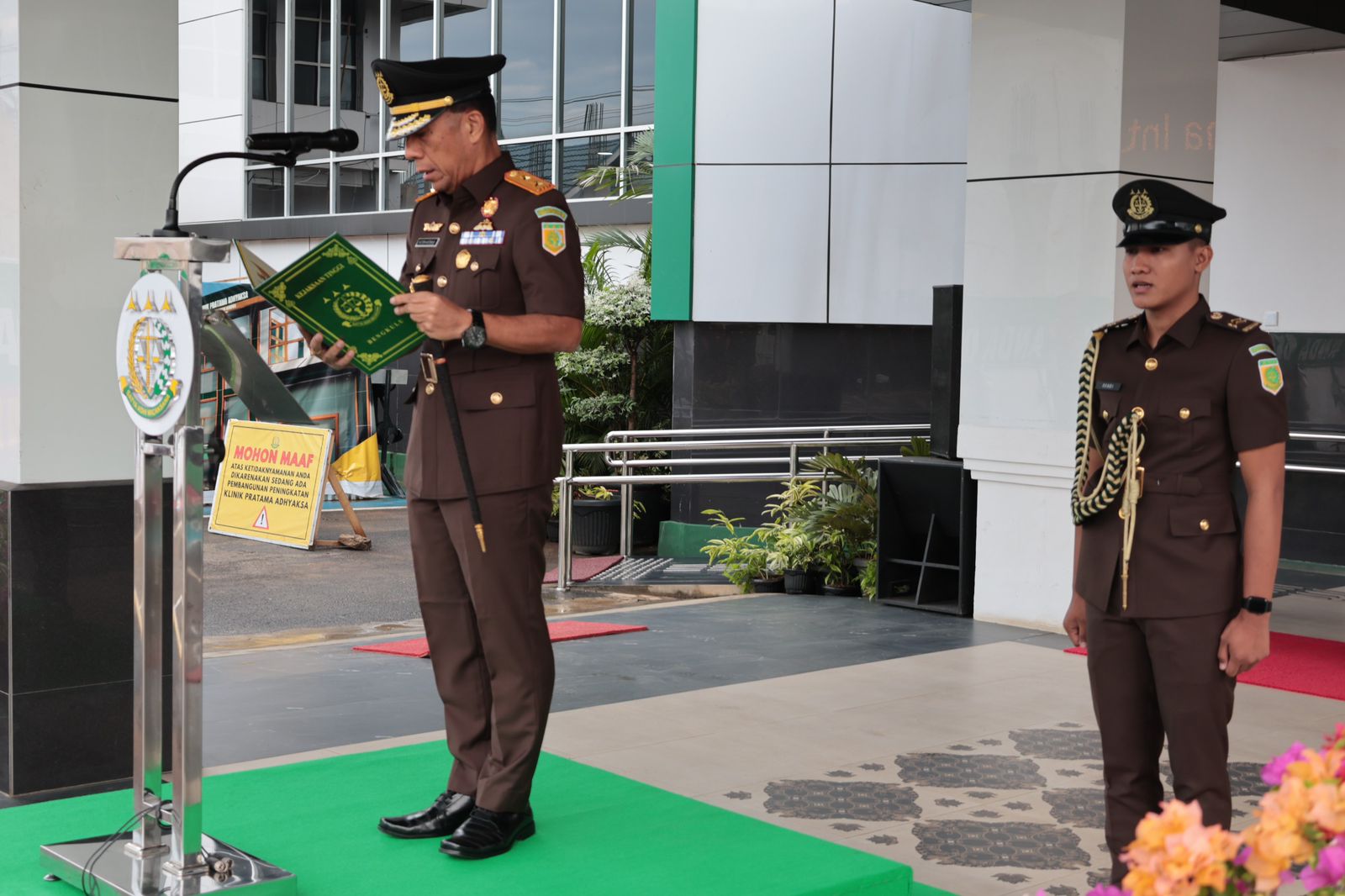 Kajati Victor Antonius pimpin upacara dan ajak insan Adhyaksa menjadikan Pancasila pedoman penegakan hukum