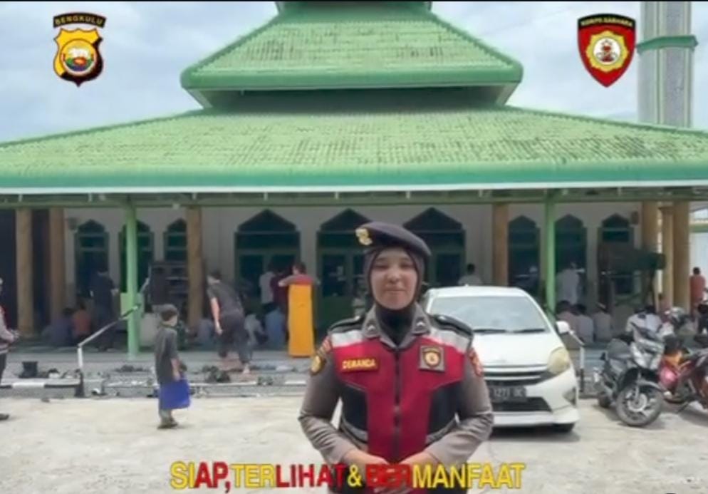 Polwan Samapta Polda Bengkulu melakukan patroli saat sholat Jumat di masjid-masjid Kota Bengkulu