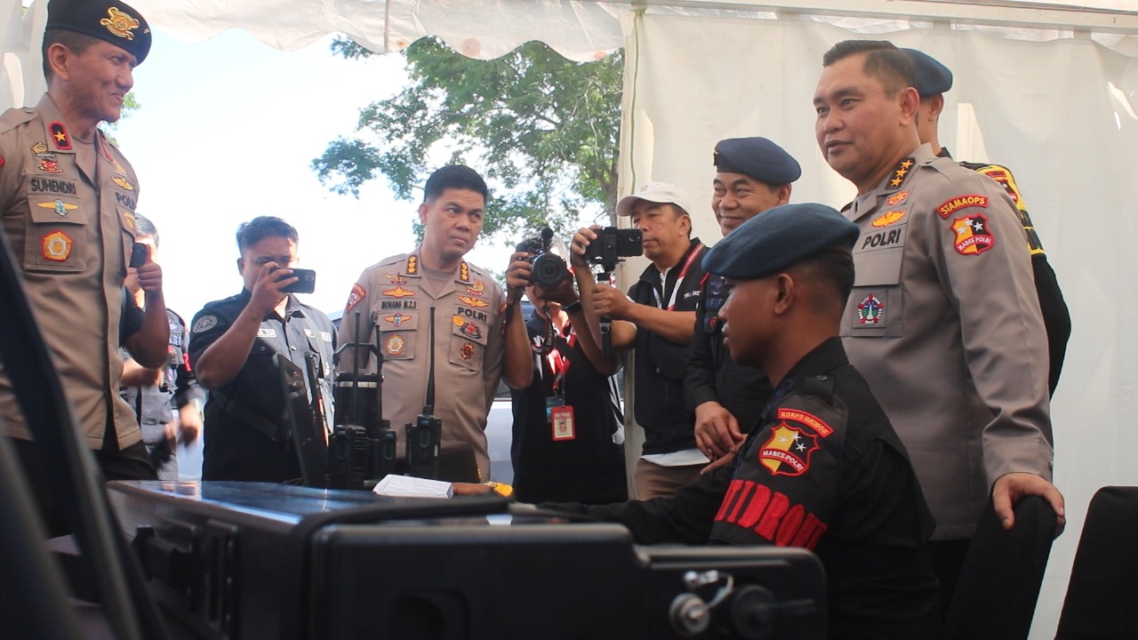 Astamaops Kapolri Fadil Imran pastikan sistem anti-drone siap amankan MotoGP Mandalika 2025.
