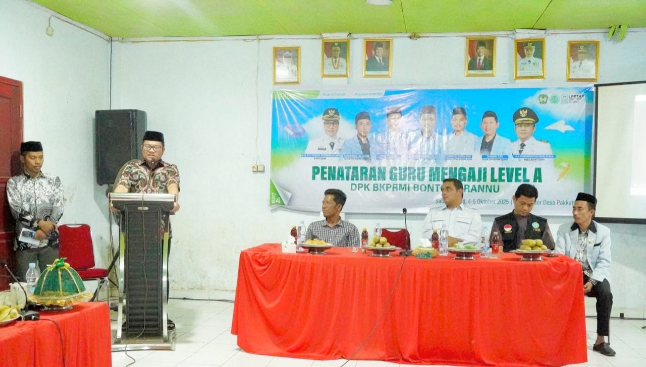 Wakil Bupati Gowa, Darmawangsyah Muin, membuka Penataran Guru Mengaji BKPRMI Bontomarannu di Desa Pakatto