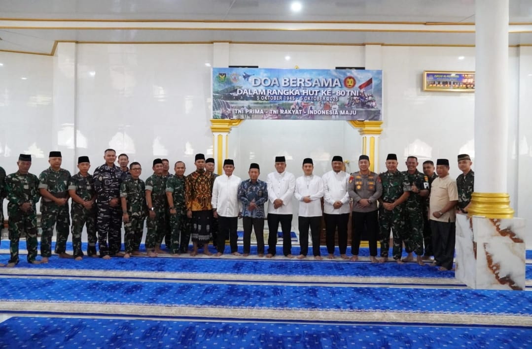 Direktur Polairud Polda Bengkulu, Kombes Pol. Trisno Eko Santoso, menghadiri doa bersama HUT ke-80 TNI di Lanal Bengkulu