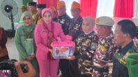 Persit Kartika Chandra Kirana Cabang XXXVIII Dim 0402 memberikan apresiasi kepada prajurit dan keluarga