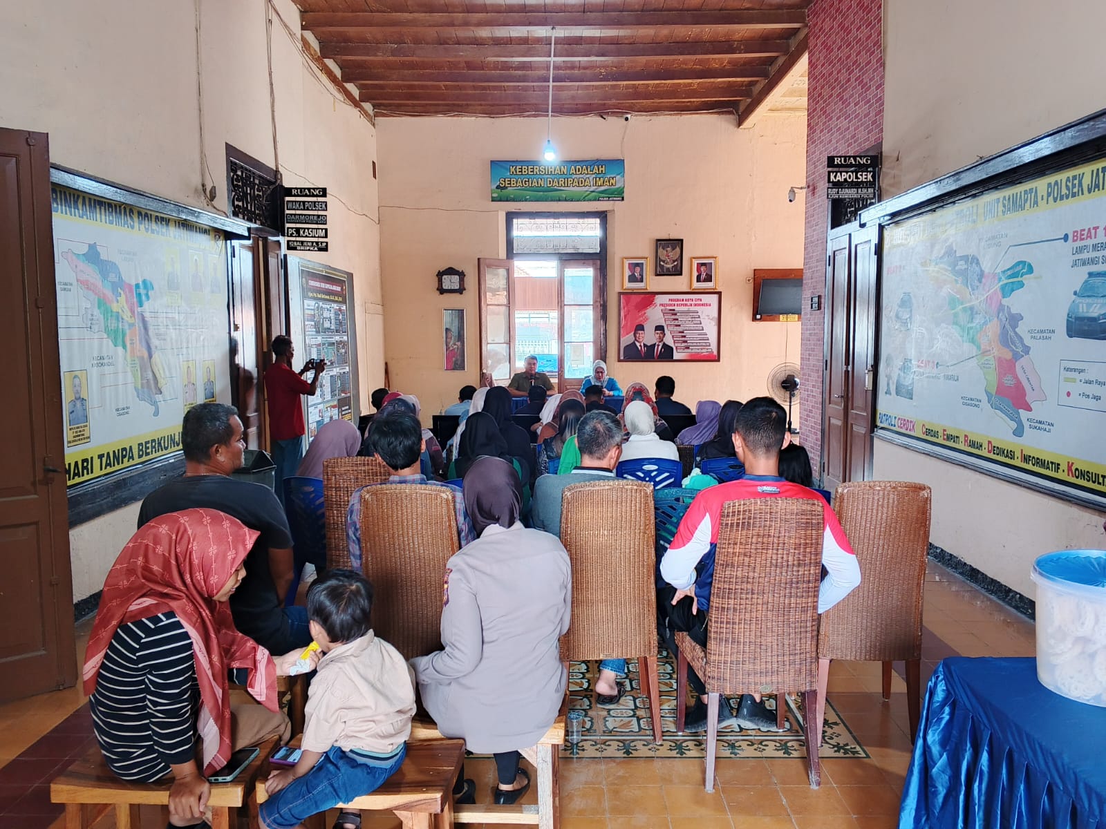 Polsek Jatiwangi menggelar pisah sambut IPDA Panji yang menjabat KBO Sat Narkoba, digantikan IPDA Junaedi sebagai Kanit Reskrim dan IPDA Riyana sebagai Panit Samapta