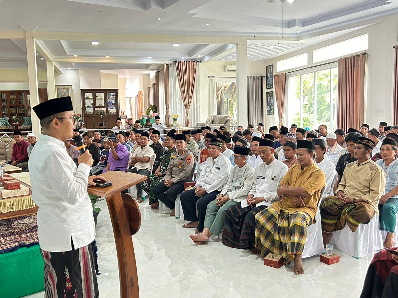 Kapolsek Jatiwangi bersama Forkopincam menghadiri peringatan Maulid Nabi Muhammad SAW 1447 H/2025 M di Desa Ciborelang