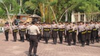 Direktorat Samapta (Ditsamapta) Polda Bengkulu menggelar latihan pengamanan massa aksi di Lapangan Anton Soejarwo Polda Bengkulu, Senin (6/10/2025).