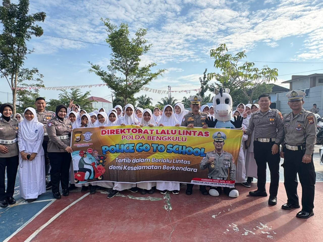 Police Go To School SMP Islam Al Azhar 52 Kota Bengkulu