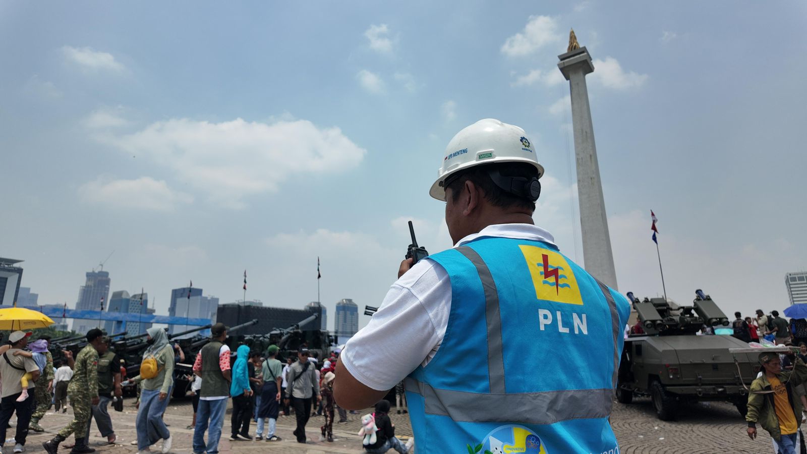 IMG 20251007 WA0095 Sebanyak 115 petugas PLN bersiaga di kawasan Monumen Nasional (Monas), Jakarta, memastikan keandalan sistem kelistrikan selama rangkaian Upacara HUT ke-80 Tentara Nasional Indonesia (TNI).