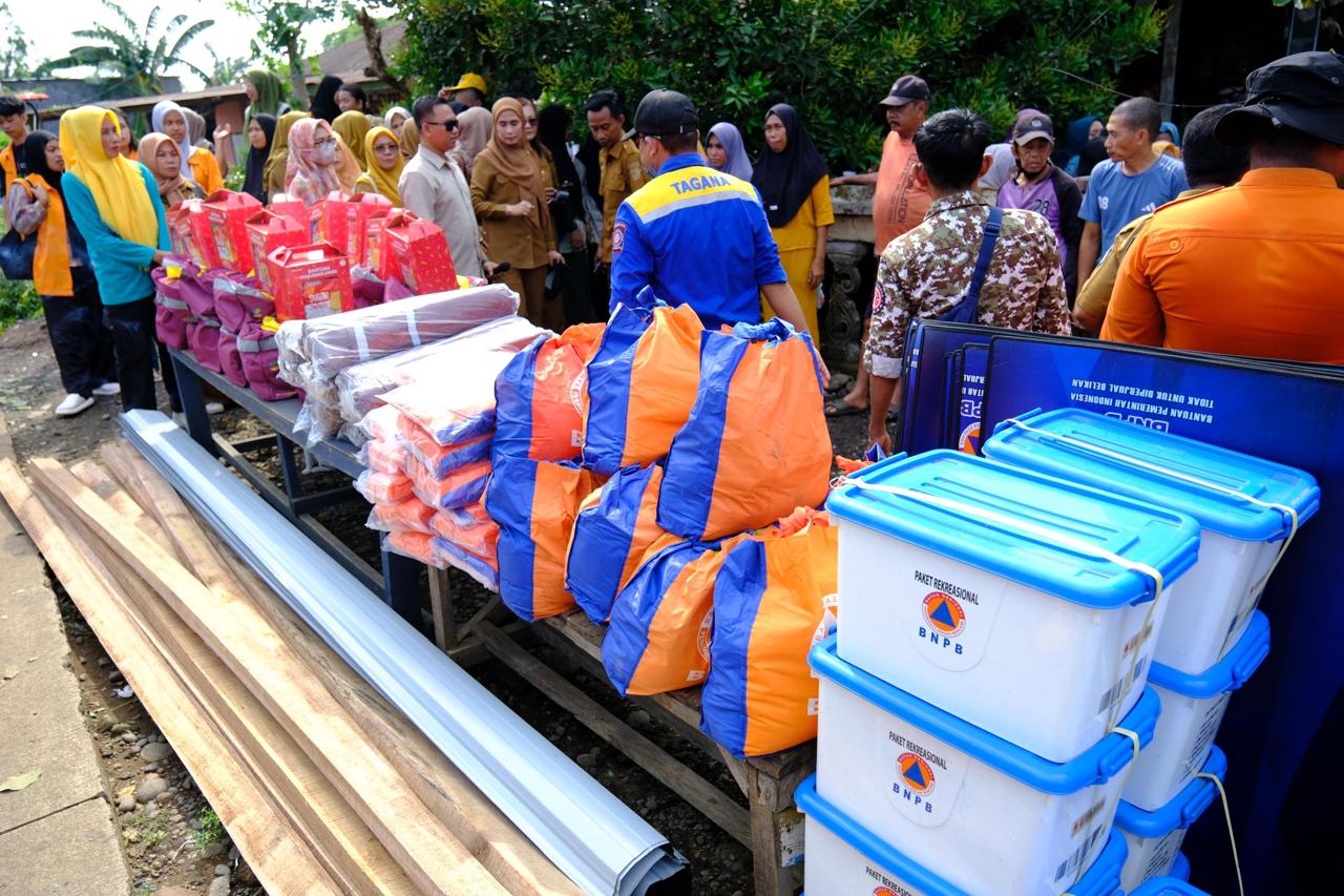 Wabup Gowa salurkan bantuan korban angin puting beliung