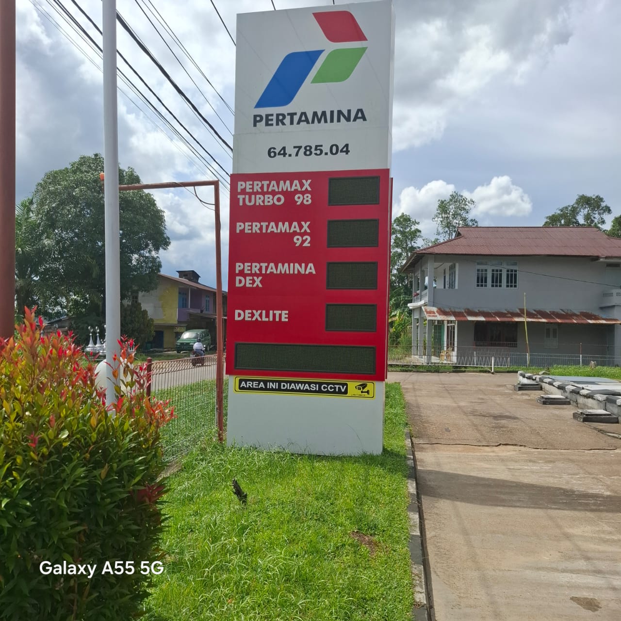 SPBU No.64.785.04 di Desa Pana, Sanggau menjual pertalite bersubsidi di atas HET Rp10.000