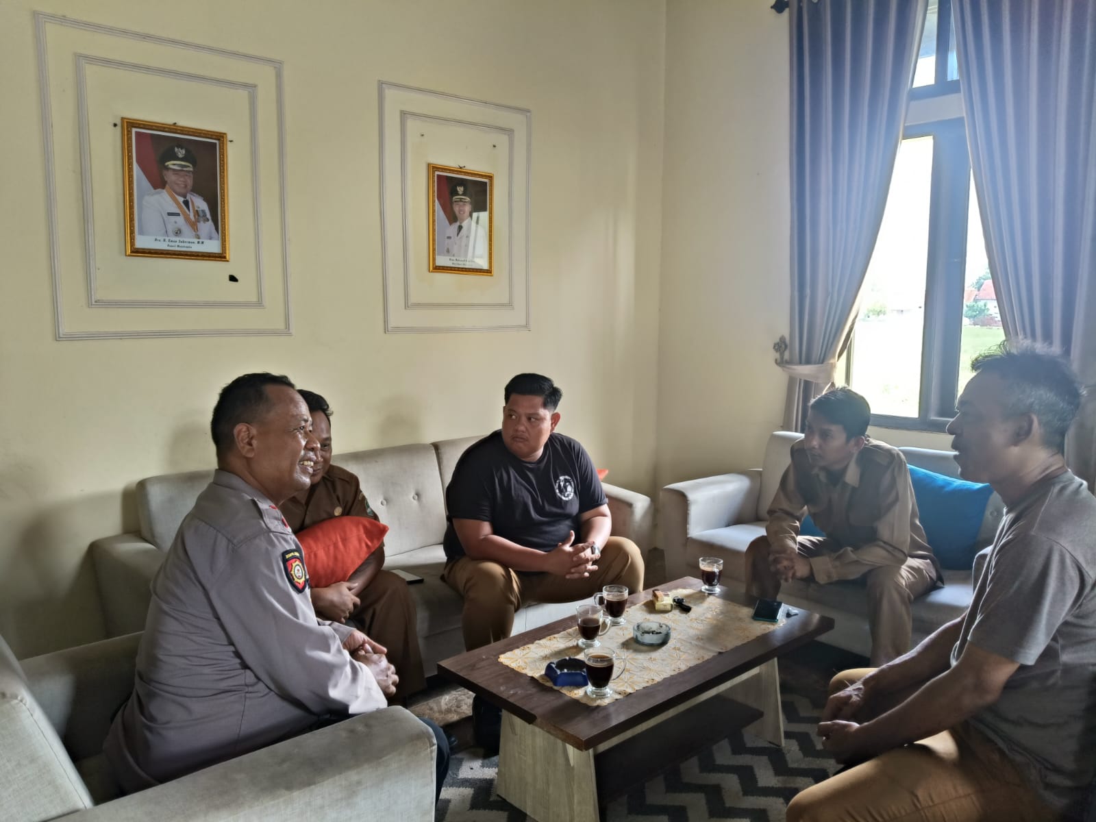 Panit Samapta Polsek Jatiwangi IPDA Riyana melaksanakan patroli sambang ke Desa Mekarsari