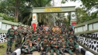Pangdam XII/Tanjungpura Mayjen TNI Jamallulael bersama Danrem 121/Abw Brigjen TNI Purnomosidi meninjau batas negara di PLBN Jagoi Babang