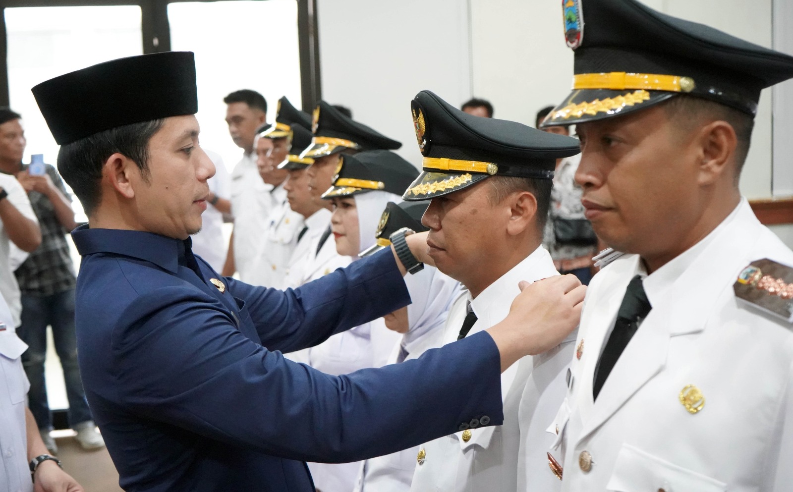 Bupati Lampung Selatan Radityo Egi Pratama melantik delapan camat baru