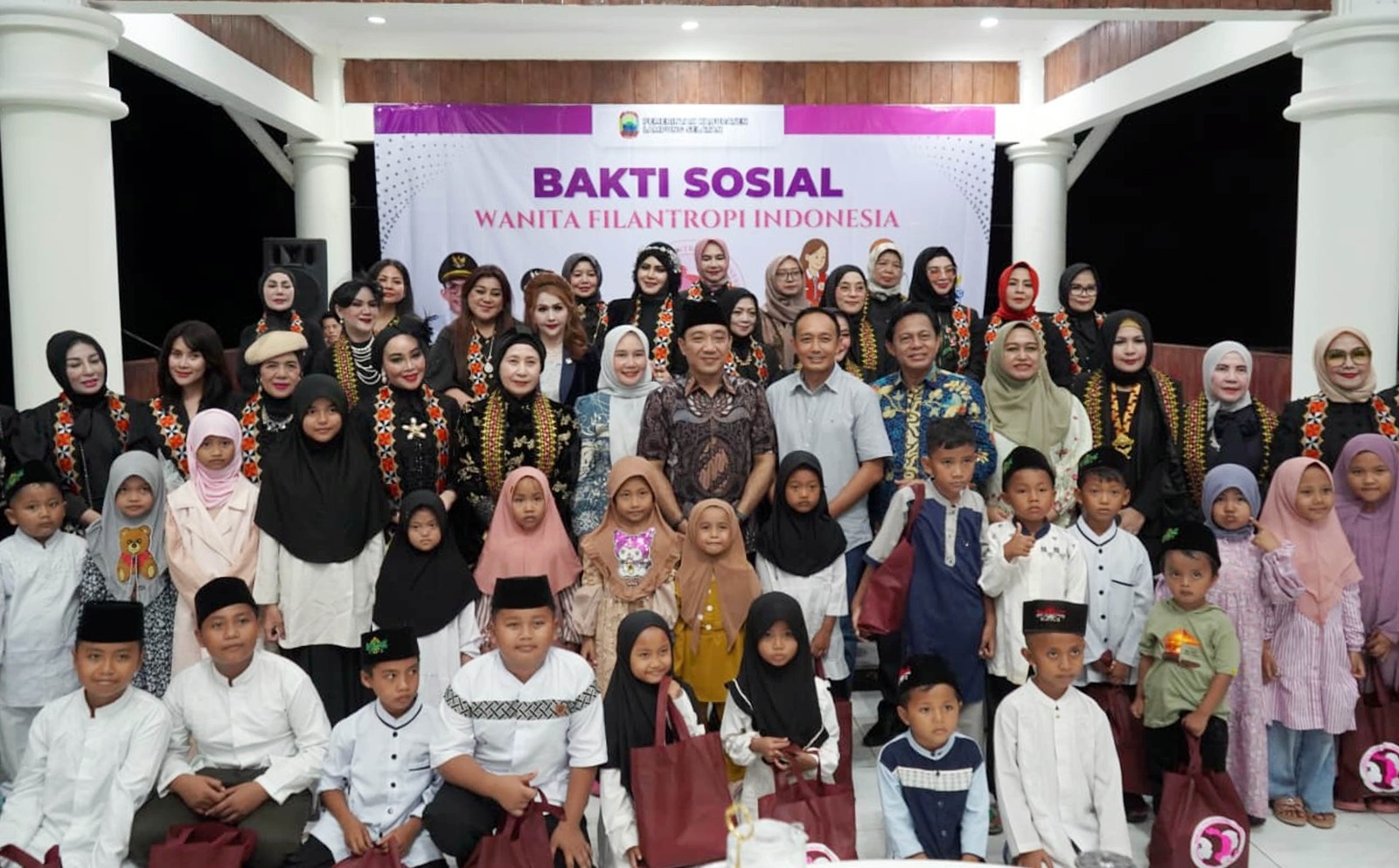 Wanita Filantropi Indonesia Lampung Selatan menyantuni ratusan anak yatim