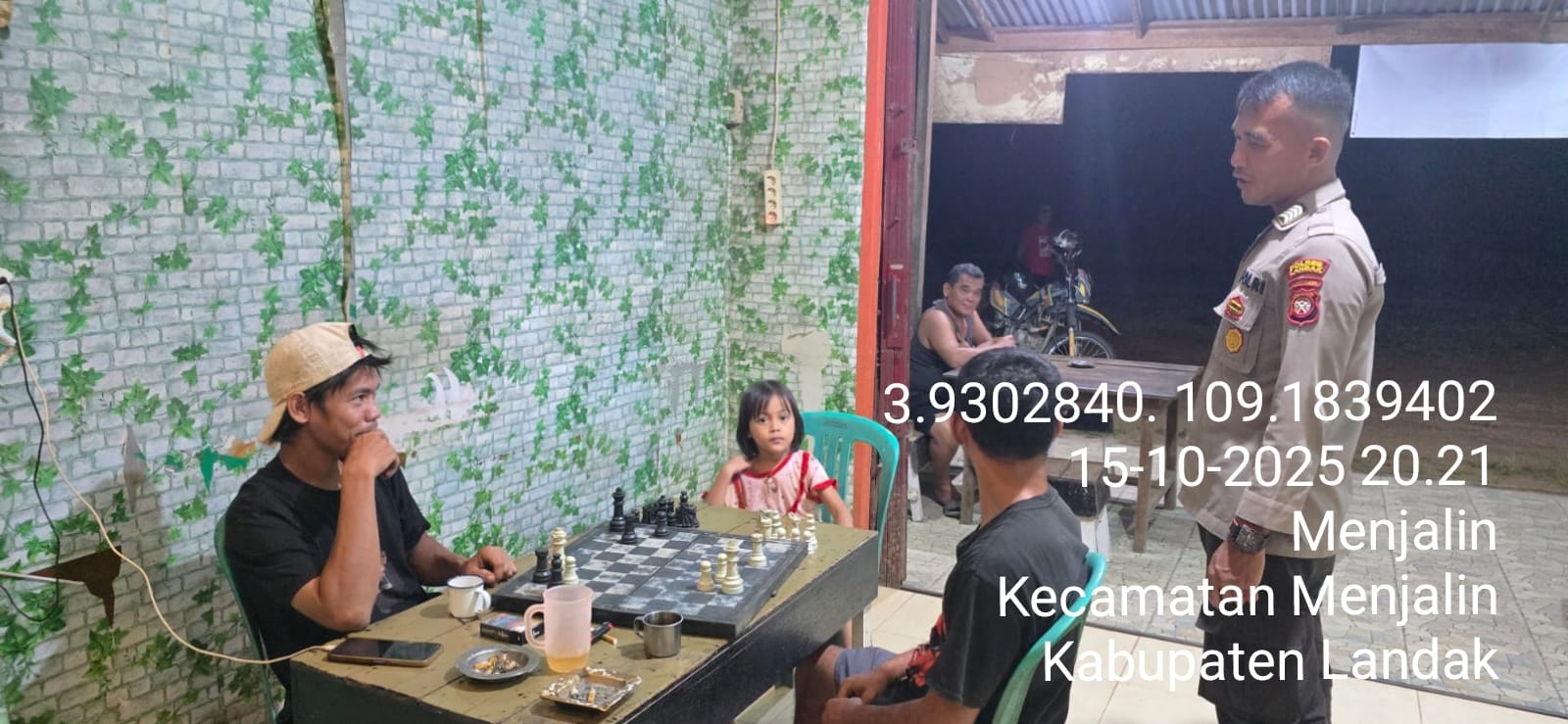Patroli malam Polsek Menjalin
