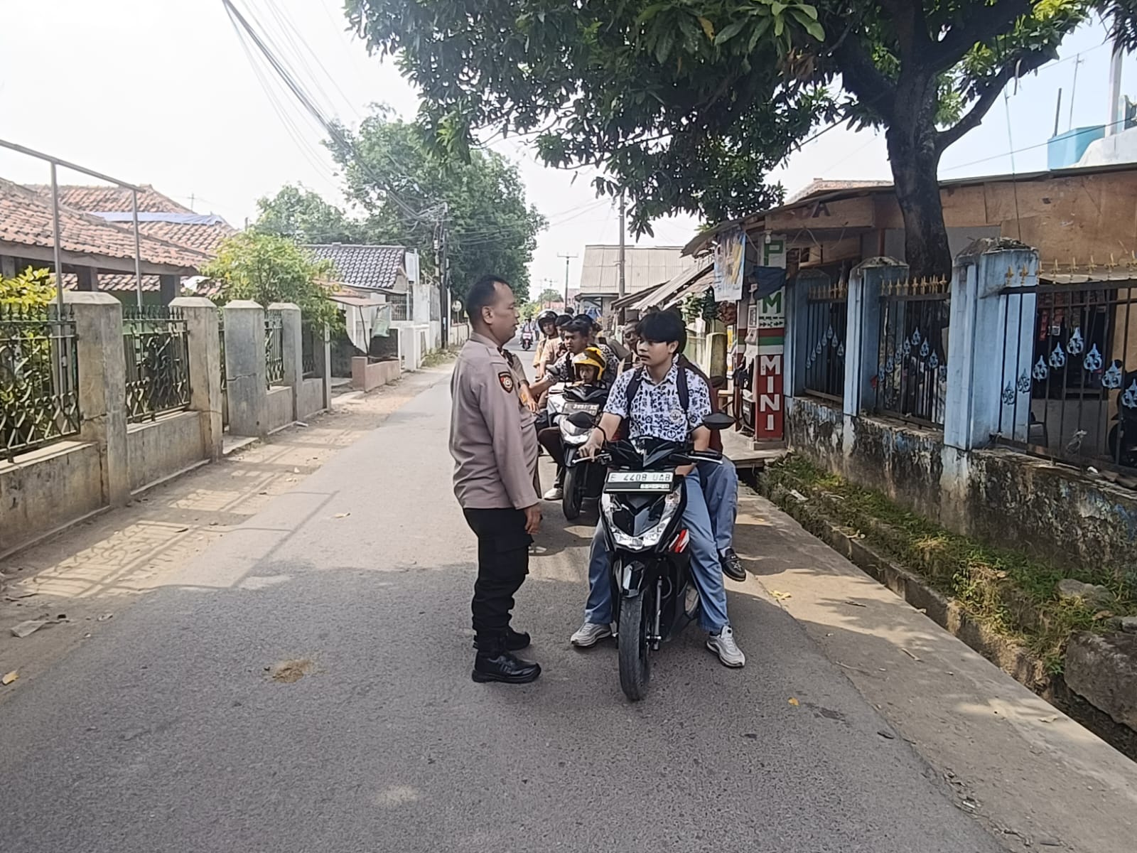 Unit Samapta Polsek Jatiwangi Polres Majalengka melaksanakan patroli sore untuk mencegah tindak kriminalitas dan tawuran antar remaja