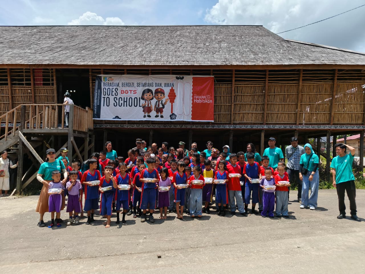 Dinas KPP Sintang menggelar edukasi konsumsi pangan B2SA di SDN 12 Ensaid Panjang