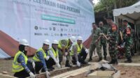 Danrem 121/Abw Brigjen TNI Purnomosidi meletakkan batu pertama pembangunan Koperasi Merah Putih di Desa Penibung,