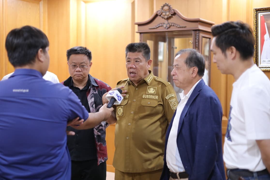 Gubernur Hidayat Arsani menyambut baik rencana investasi ini Gubernur Hidayat Arsani menyambut baik rencana investasi ini