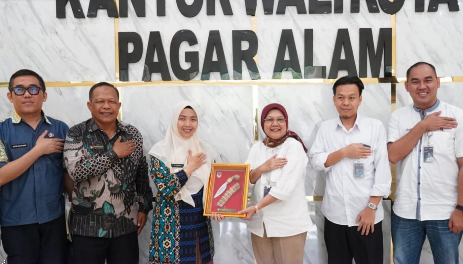 Wakil Wali Kota Pagar Alam Hj. Bertha menerima kunjungan kerja Pemimpin Wilayah BULOG Sumsel Babel