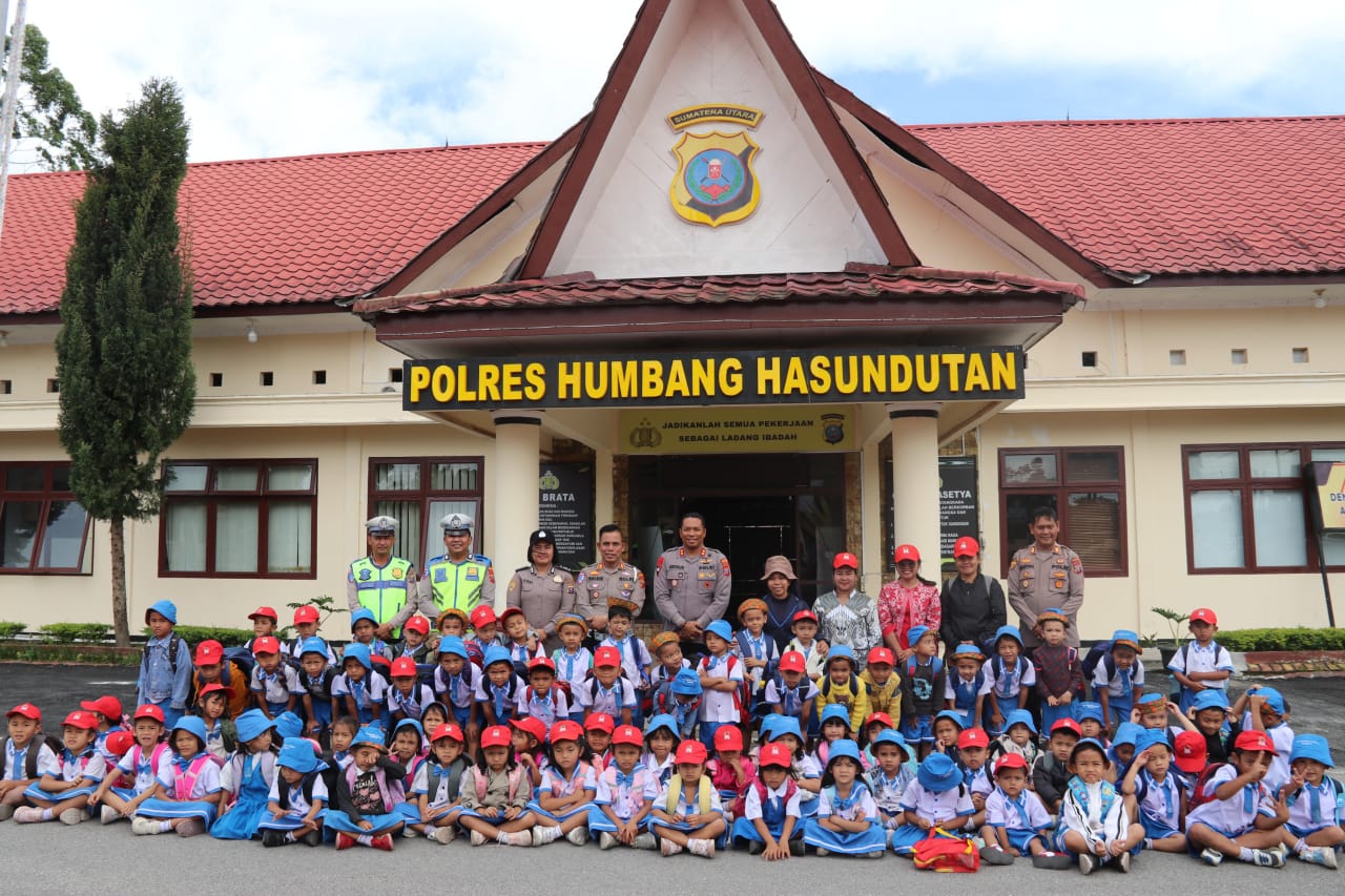 Kunjungan edukatif siswa PAUD Santa Lusia Lintongnihuta ke Mapolres Humbahas