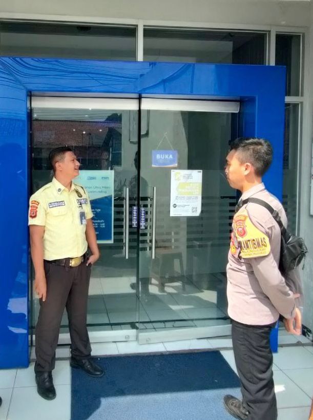 Polsek Leuwimunding melaksanakan patroli rutin di wilayah Kecamatan Leuwimunding