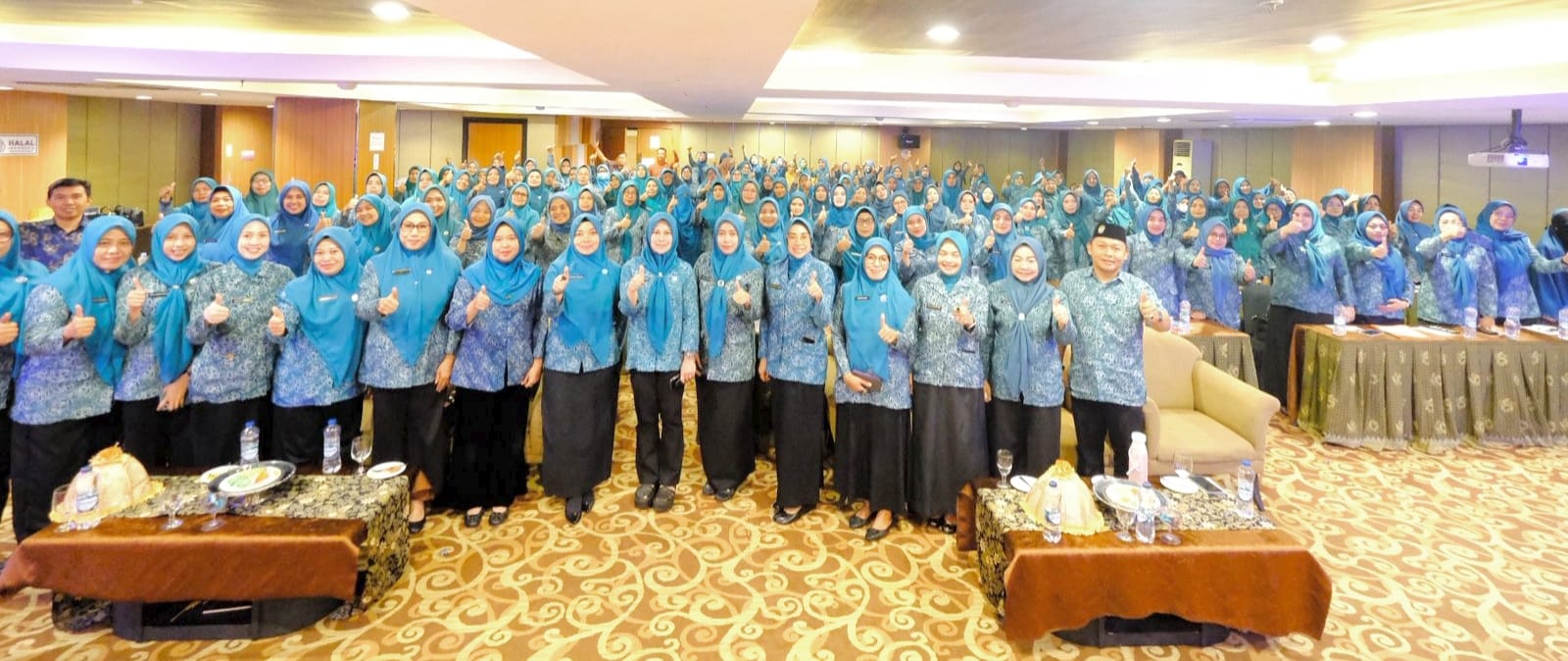 kegiatan Sosialisasi Cegah Kekerasan terhadap Perempuan dan Anak dengan Pola Asuh Penuh Cinta dan Kasih Sayang di Hotel Almadera Makassar, Minggu (26/10).