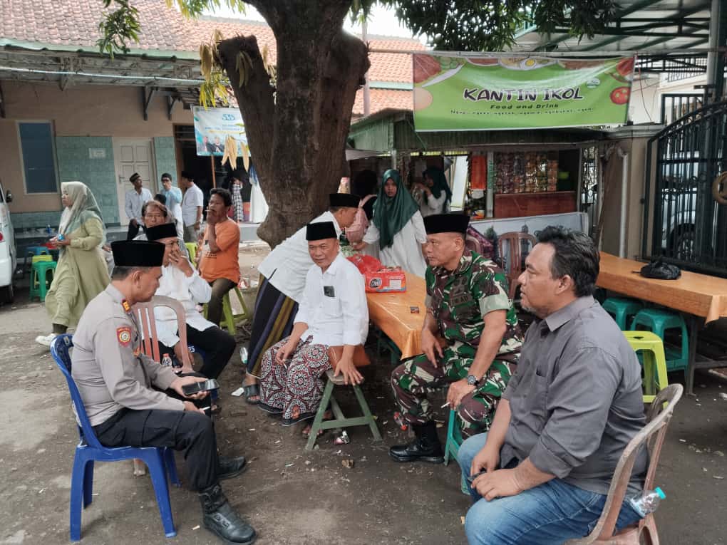Polsek Sumberjaya Polres Majalengka mengajak tokoh masyarakat Desa Panjalin Kidul untuk mengaktifkan kembali Satkamling