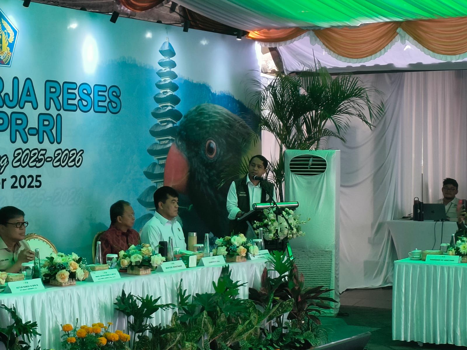 Menteri KLHK Raja Juli Antoni dorong regulasi, teknologi, dan penangkaran masyarakat dalam repatriasi burung endemik Bali