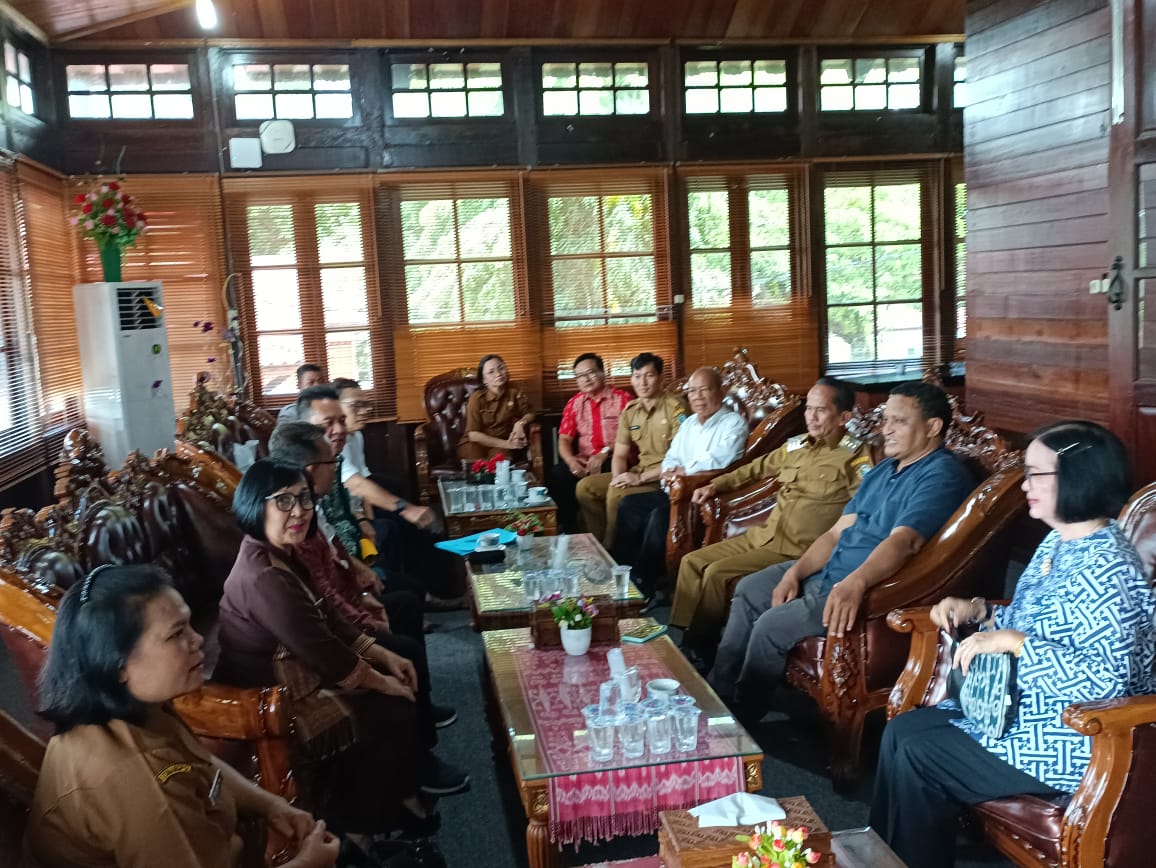 LP3K Kabupaten Sintang melakukan audiensi dengan Bupati Sintang Gregorius Herkulanus Bala di Pendopo Bupati Sintang, Senin (27/10/2025)