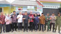 Gubernur Babel Hidayat Arsani menyerahkan ambulans pertama untuk Desa Bukit Layang, Bangka.