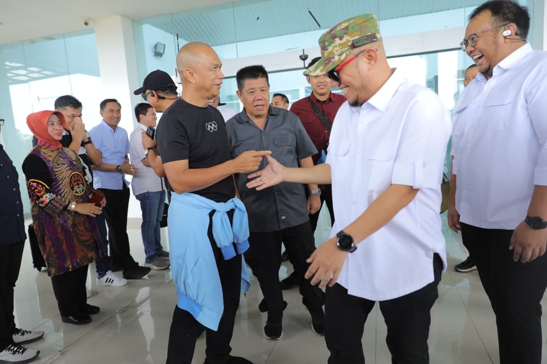 Gubernur Babel Hidayat Arsani mengantarkan Jamintel Kejagung RI Reda Manthovani dan Wamenhaj RI Dahnil Anzar kembali ke Jakarta