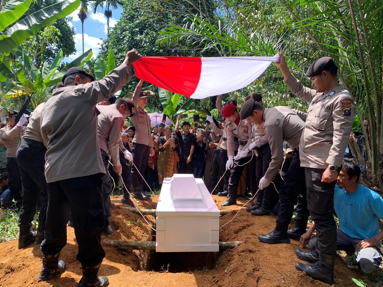upacara pemakaman Bharada Cipto Mungkur, anggota Staf Logistik Mabes Polri upacara pemakaman Bharada Cipto Mungkur, anggota Staf Logistik Mabes Polri