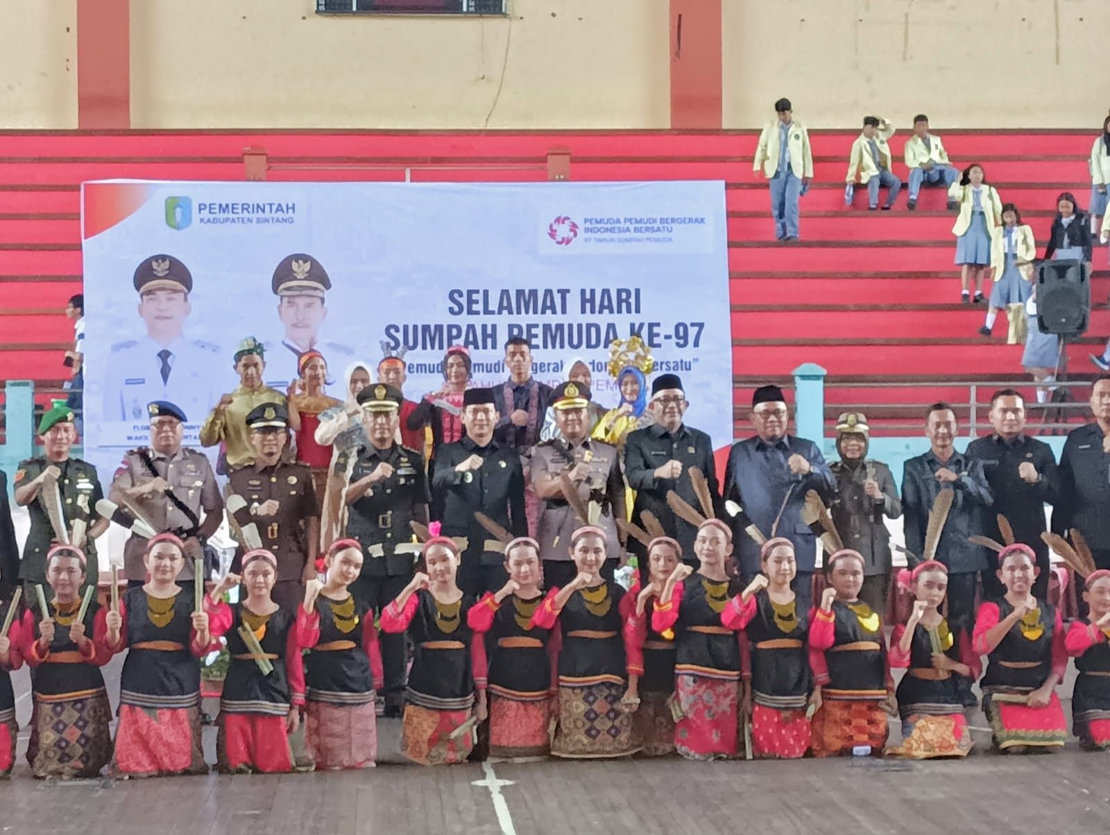 Pemkab Sintang menggelar upacara Hari Sumpah Pemuda ke-79 di GOR Apang Semangai