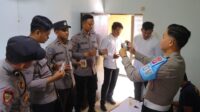 Propam Polres Sintang gelar tes urine mendadak terhadap personel untuk memastikan anggota Polri bebas dari narkoba.
