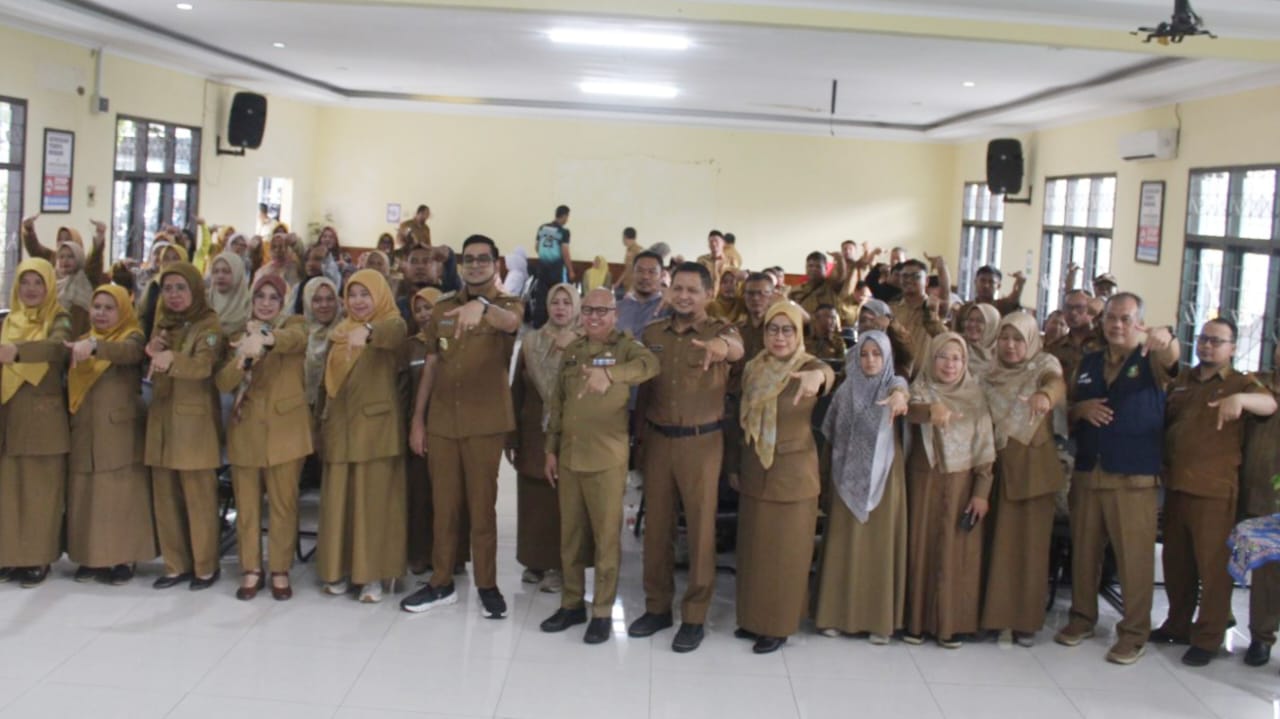 Pemkot Sukabumi bersama Satgas MBG dan Disdikbud menggelar rakor peningkatan kapasitas sekolah untuk menyukseskan program Makan Bergizi Gratis bagi siswa PAUD hingga SMP.