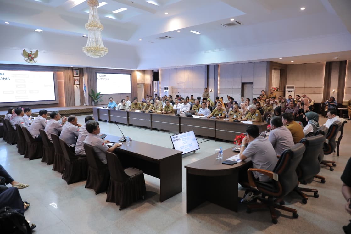 Rapat Koordinasi Percepatan Operasionalisasi Kopdes Merah Putih di Kantor Gubernur, Senin (27/10/2025).