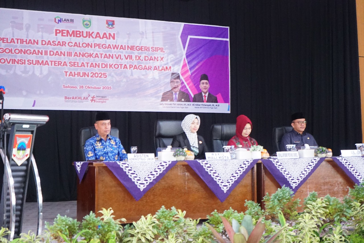 Wakil Wali Kota Pagar Alam Hj. Bertha membuka Pelatihan Dasar CPNS Golongan II dan III Angkatan VI, VII, IX, dan X Tahun 2025.
