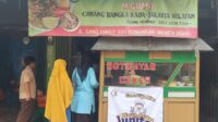 Program Warung Makan Jupiter Peduli Serba Rp3.000 di Kembangan, Jakarta Barat, membantu warga kurang mampu dengan menyediakan makanan bersubsidi, diprakarsai oleh Ketua Fraksi NasDem DPRD DKI Jakarta Jupiter SE, MM.