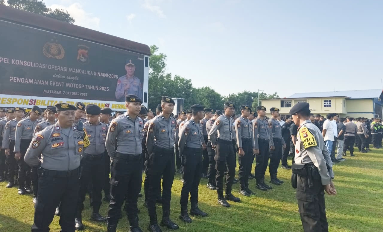Polda NTB menggelar Apel Konsolidasi Operasi Mandalika Rinjani 2025 usai sukses amankan MotoGP Mandalika.