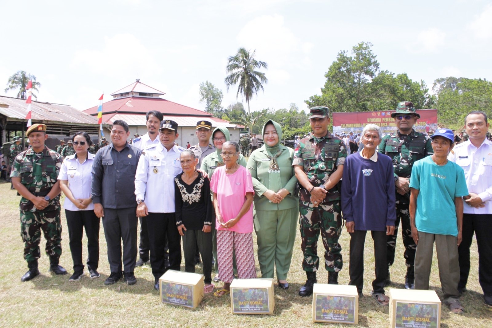 Danrem 121/Abw Brigjen TNI Purnomosidi menghadiri pembukaan TMMD ke-126 di Landak Danrem 121/Abw Brigjen TNI Purnomosidi menghadiri pembukaan TMMD ke-126 di Landak