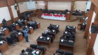 Rapat berlangsung di Gedung Bhineka Yudha Sawala DPRD Majalengka dan dibuka langsung Ketua DPRD H. Didi Supriadi.