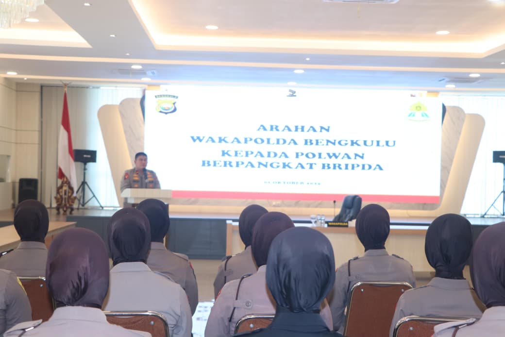 Wakapolda Bengkulu Brigjen Pol. Dicky Sondani menekankan pentingnya etika digital bagi Polwan Bripda agar menjadi teladan di media sosial dan menjaga