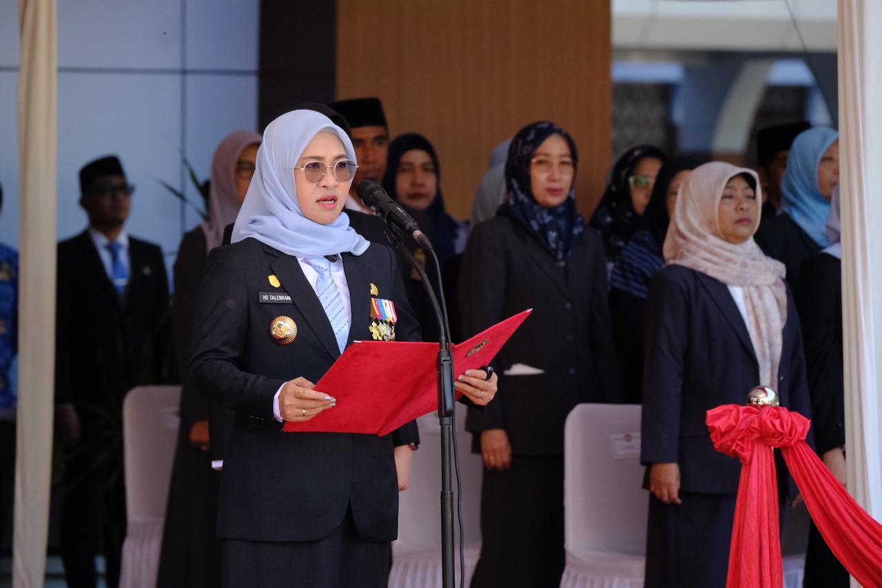 Bupati Gowa Sitti Husniah Talenrang mengajak ASN dan masyarakat bergotong royong menyukseskan program Gowa Bersama pada Hari Kesaktian Pancasila 2025.