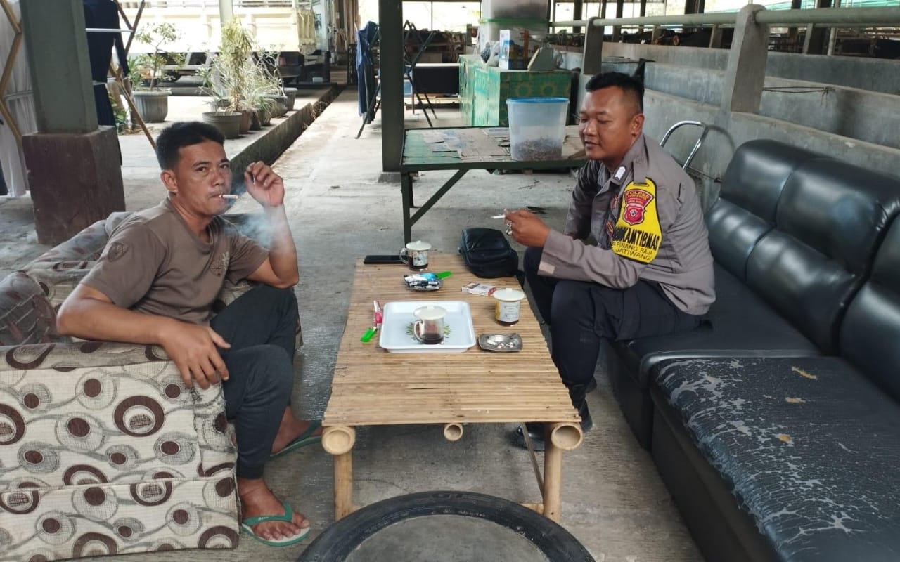 Unit Samapta Polsek Jatiwangi rutin menggelar patroli dialogis di siang hari. Unit Samapta Polsek Jatiwangi rutin menggelar patroli dialogis di siang hari.