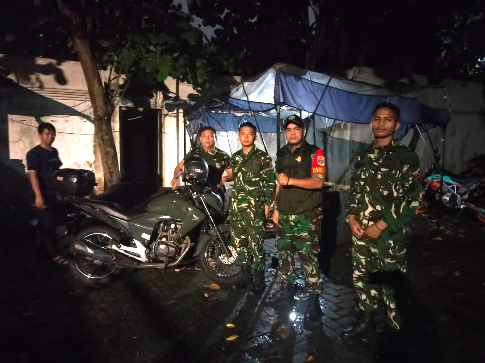 Kodim 0504 Jakarta Selatan bersama komponen masyarakat menggelar patroli menjaga keamanan dan ketertiban, wujudkan Jakarta aman dan kondusif.