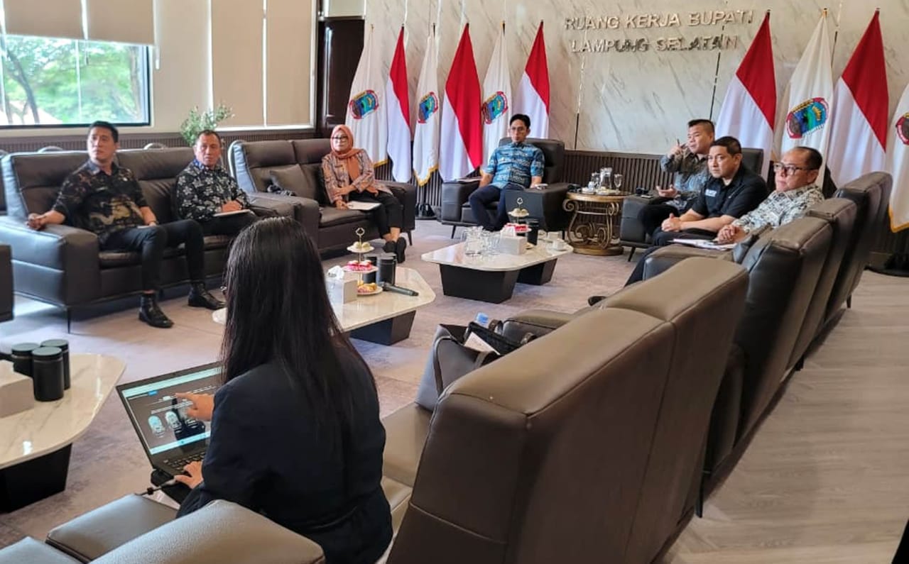 Bupati Lampung Selatan, Radityo Egi Pratama, menerima audiensi PT Teknologi GoVirtual Indonesia di ruang kerjanya, Kamis (2/10/2025). Bupati Lampung Selatan, Radityo Egi Pratama, menerima audiensi PT Teknologi GoVirtual Indonesia di ruang kerjanya, Kamis (2/10/2025).